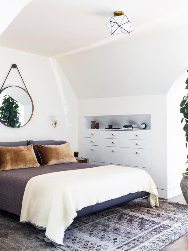 decorating above a bed